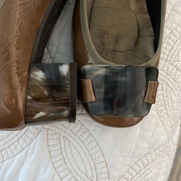 French Sole (fs/ny) 7.5 olive green 1” block heel w “tort shell” buckle & heel - Picture 2 of 5